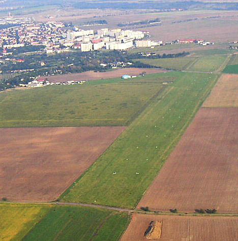 Letiště Žatec Macerka - pohled na VPD ve směru 11